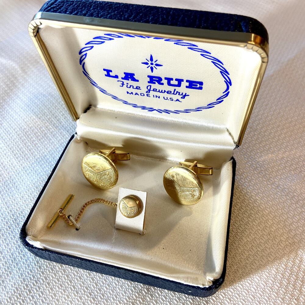 La Rue Gold Tone Round Cufflink and Tie Clip Set in original box Vintage Mens